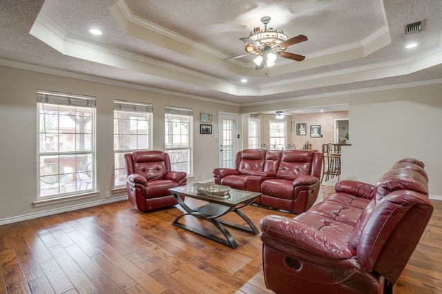 128 Oakwood Court, Lakeside, TX 76135