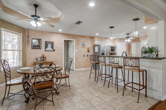 128 Oakwood Court, Lakeside, TX 76135