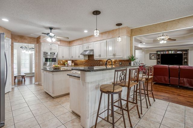 128 Oakwood Court, Lakeside, TX 76135