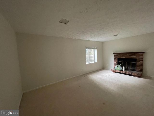 2025 N GLEBE RD, Arlington, VA 22207