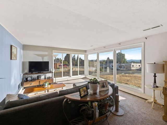 1453 McClellan, Klamath Falls, OR 97603