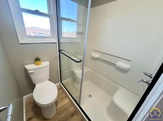 4450 SW Twilight DR, Topeka, KS 66614