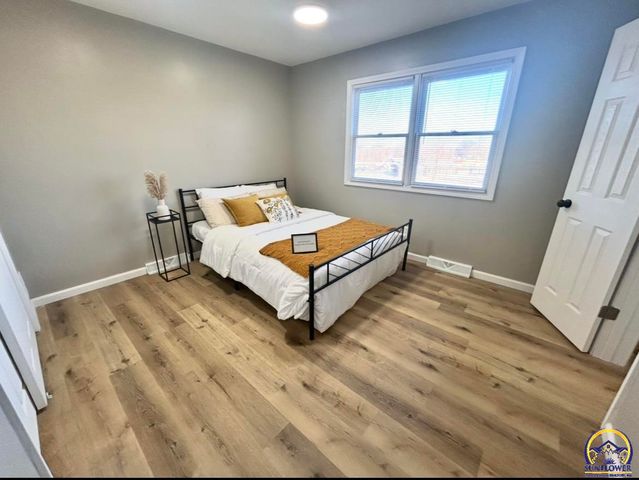 4450 SW Twilight DR, Topeka, KS 66614