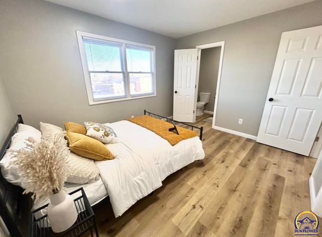 4450 SW Twilight DR, Topeka, KS 66614