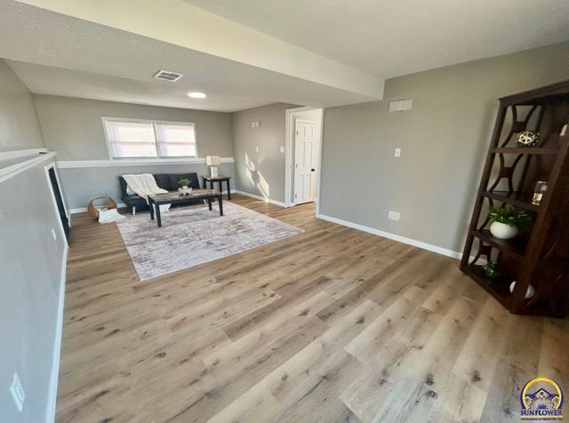 4450 SW Twilight DR, Topeka, KS 66614