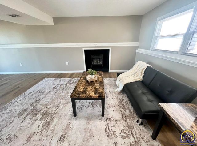 4450 SW Twilight DR, Topeka, KS 66614