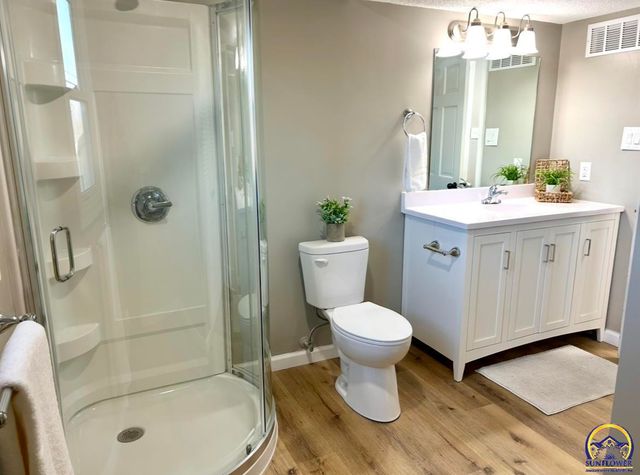 4450 SW Twilight DR, Topeka, KS 66614