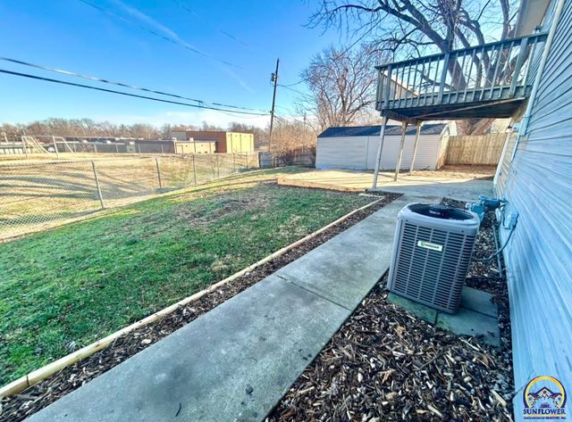 4450 SW Twilight DR, Topeka, KS 66614