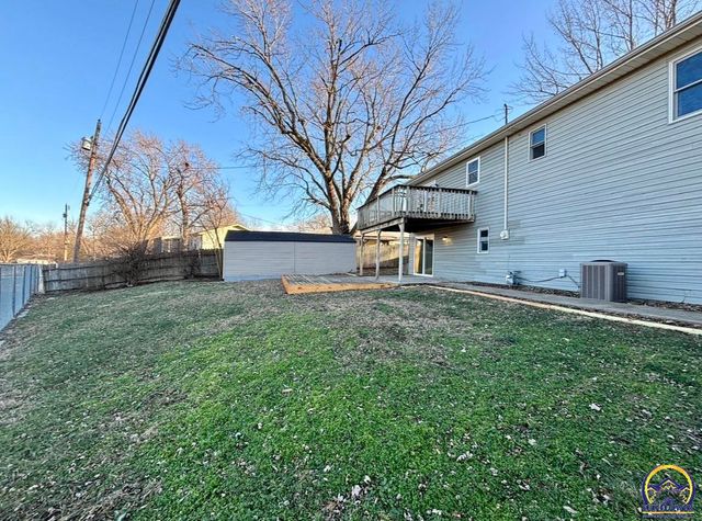 4450 SW Twilight DR, Topeka, KS 66614