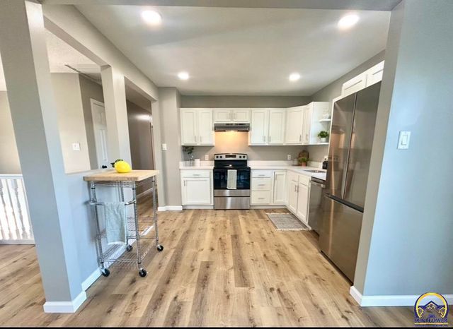 4450 SW Twilight DR, Topeka, KS 66614