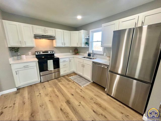 4450 SW Twilight DR, Topeka, KS 66614