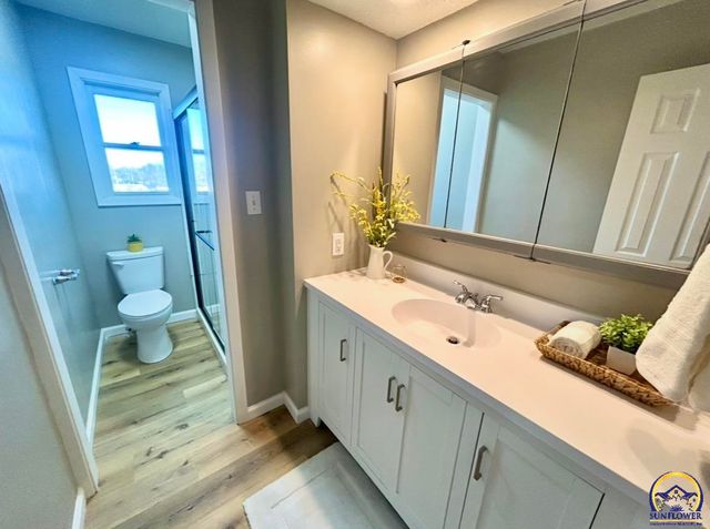 4450 SW Twilight DR, Topeka, KS 66614