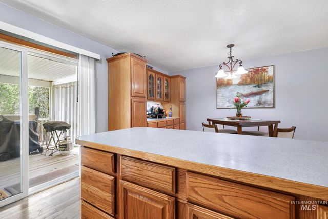 998 N Locust, Twin Falls, ID 83301