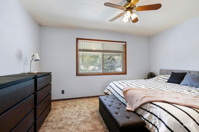 998 N Locust, Twin Falls, ID 83301