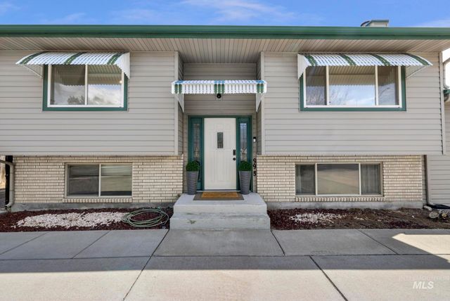 998 N Locust, Twin Falls, ID 83301