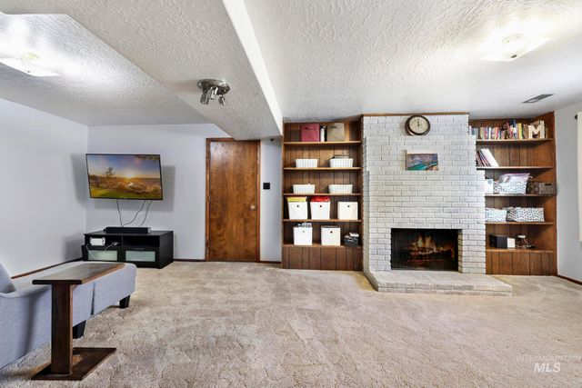 998 N Locust, Twin Falls, ID 83301