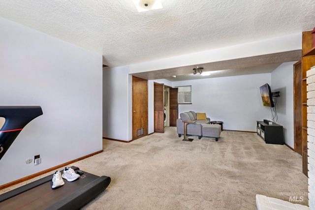 998 N Locust, Twin Falls, ID 83301