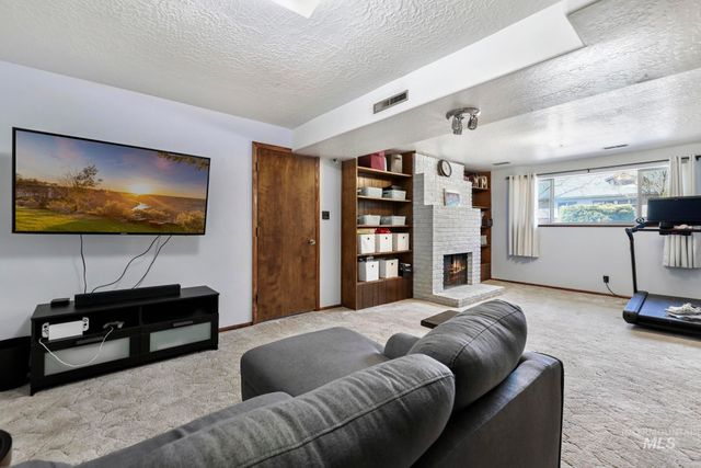 998 N Locust, Twin Falls, ID 83301