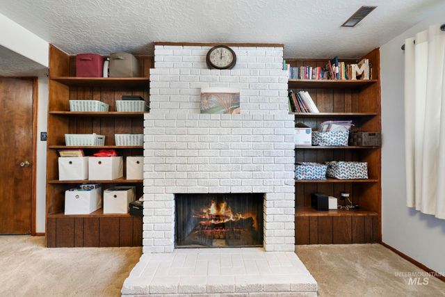 998 N Locust, Twin Falls, ID 83301