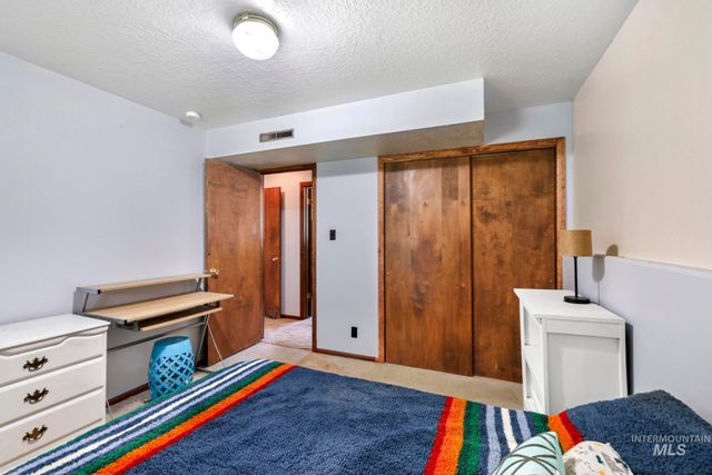 998 N Locust, Twin Falls, ID 83301