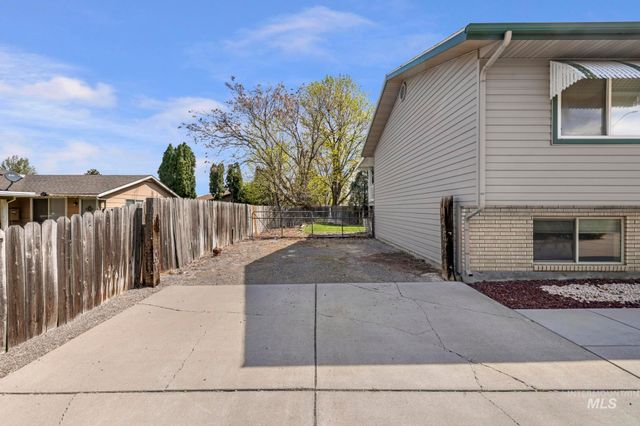 998 N Locust, Twin Falls, ID 83301