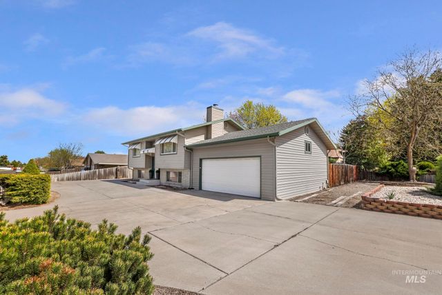 998 N Locust, Twin Falls, ID 83301