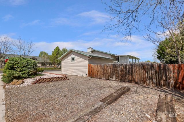 998 N Locust, Twin Falls, ID 83301