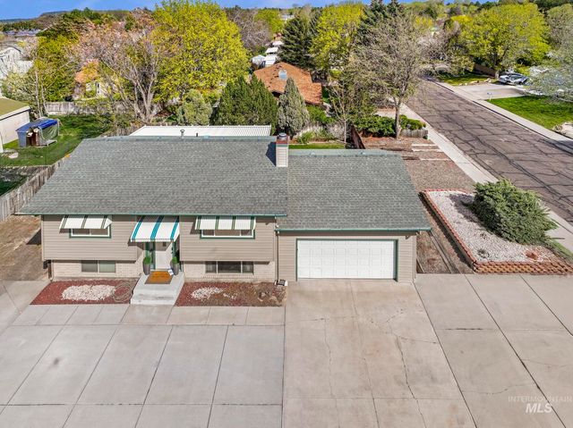 998 N Locust, Twin Falls, ID 83301