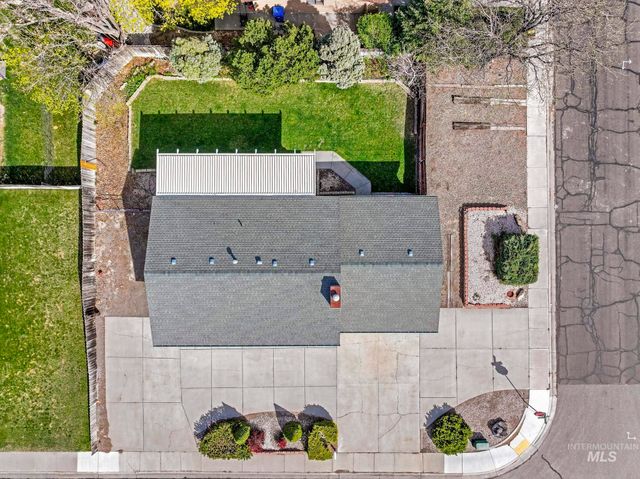 998 N Locust, Twin Falls, ID 83301