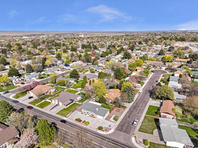 998 N Locust, Twin Falls, ID 83301