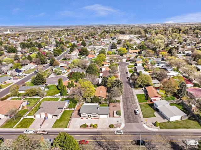 998 N Locust, Twin Falls, ID 83301