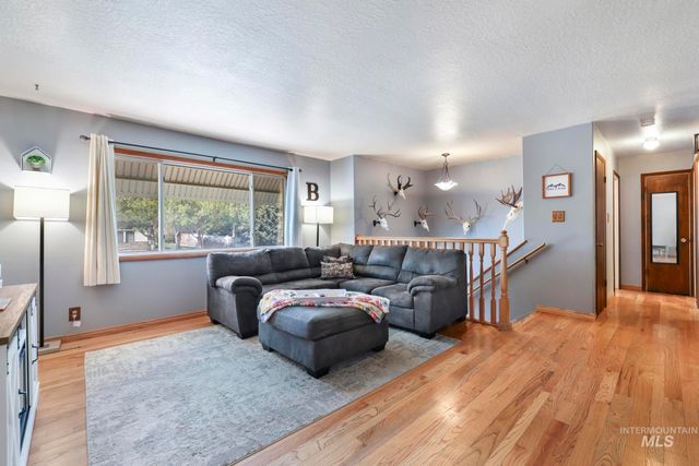 998 N Locust, Twin Falls, ID 83301