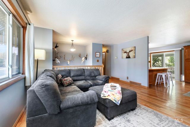 998 N Locust, Twin Falls, ID 83301