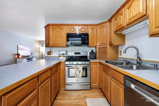 998 N Locust, Twin Falls, ID 83301