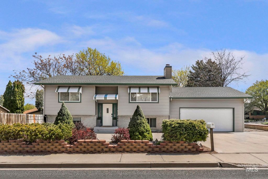 998 N Locust, Twin Falls, ID 83301