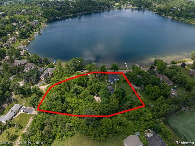 2171 Klingensmith Road, Bloomfield Hills, MI 48302