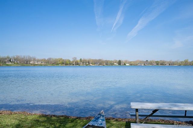 2171 Klingensmith Road, Bloomfield Hills, MI 48302