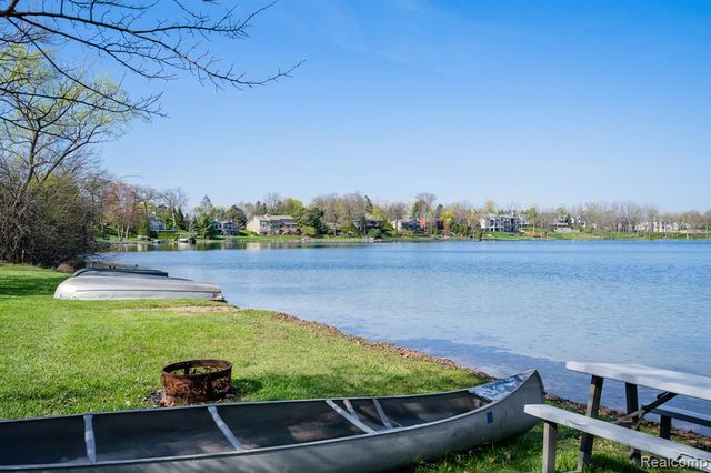 2171 Klingensmith Road, Bloomfield Hills, MI 48302