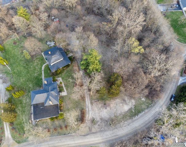 2171 Klingensmith Road, Bloomfield Hills, MI 48302