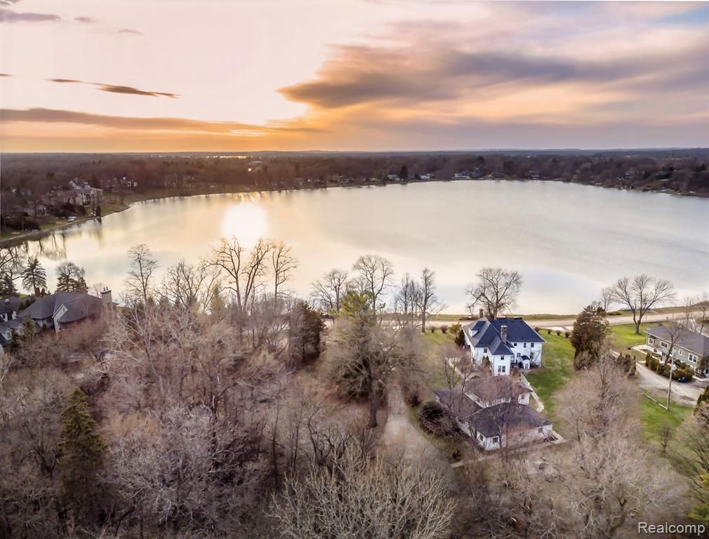 2171 Klingensmith Road, Bloomfield Hills, MI 48302