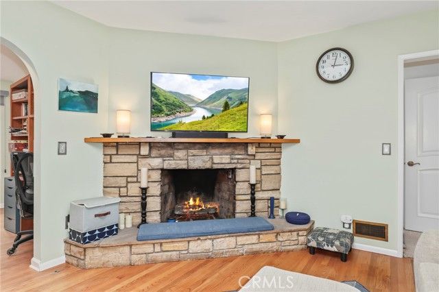 2064 Oak Valley, Glendale, CA 91208