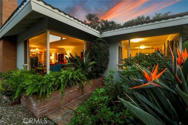 2064 Oak Valley, Glendale, CA 91208