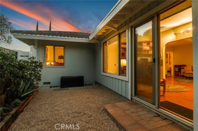 2064 Oak Valley, Glendale, CA 91208