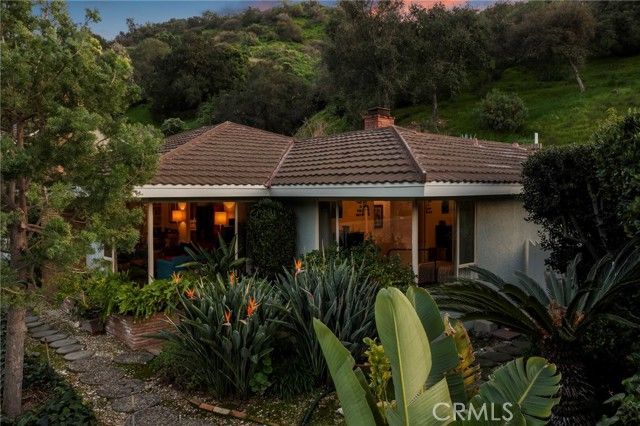 2064 Oak Valley, Glendale, CA 91208