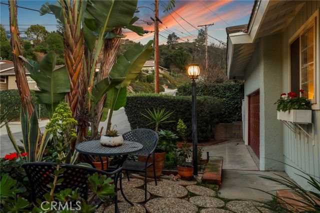 2064 Oak Valley, Glendale, CA 91208