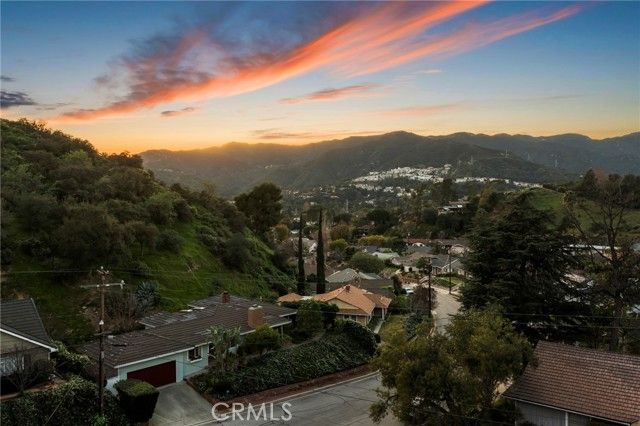 2064 Oak Valley, Glendale, CA 91208