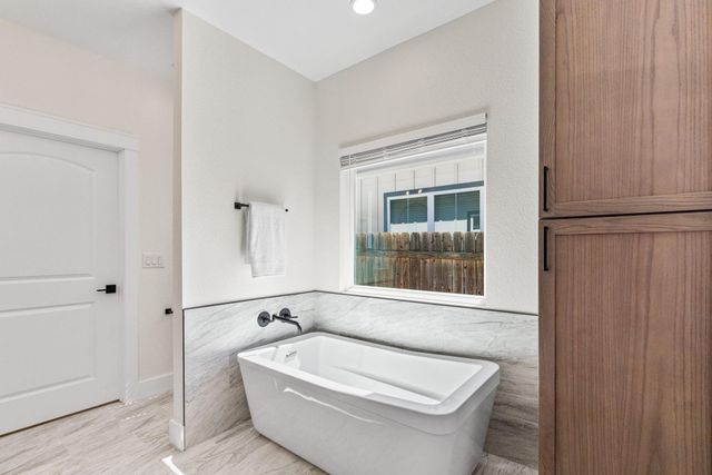 1012 Creswell Lane, Kerrville, TX 78028