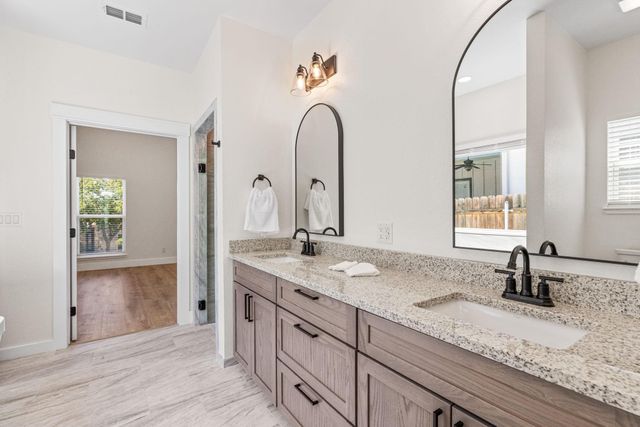 1012 Creswell Lane, Kerrville, TX 78028