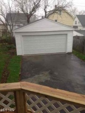 10005 Park Heights Drive, Garfield Heights, OH 44125