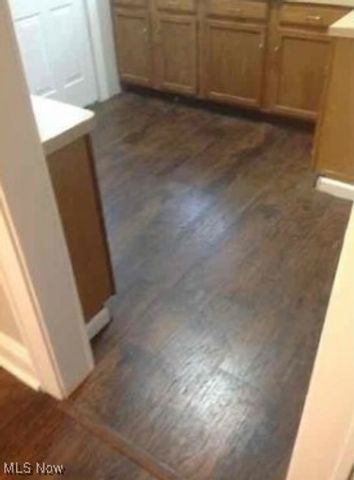 10005 Park Heights Drive, Garfield Heights, OH 44125